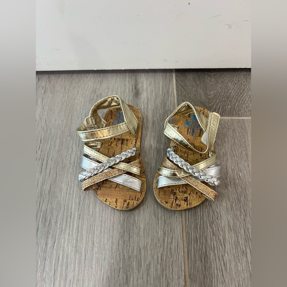 Baby Girl sandals size 3. Stylish Kids Sandals in Gold and Silver